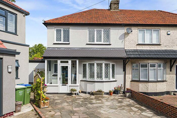 3 Bedroom Semi Detached House For Sale In Windsor Road, Bexleyheath, DA6