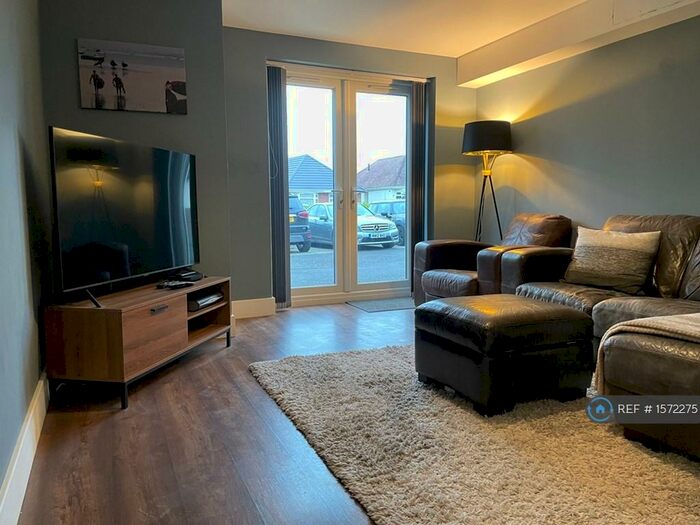 2 Bedroom Flat To Rent In Oakdale Road, Poole, BH15