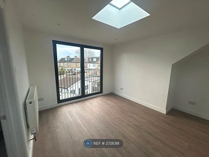 2 Bedroom Flat To Rent In Hall Lane, London, E4
