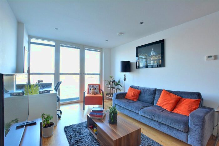 2 Bedroom Flat To Rent In Beacon Point, New Capital Quay, Greenwich, London, SE10