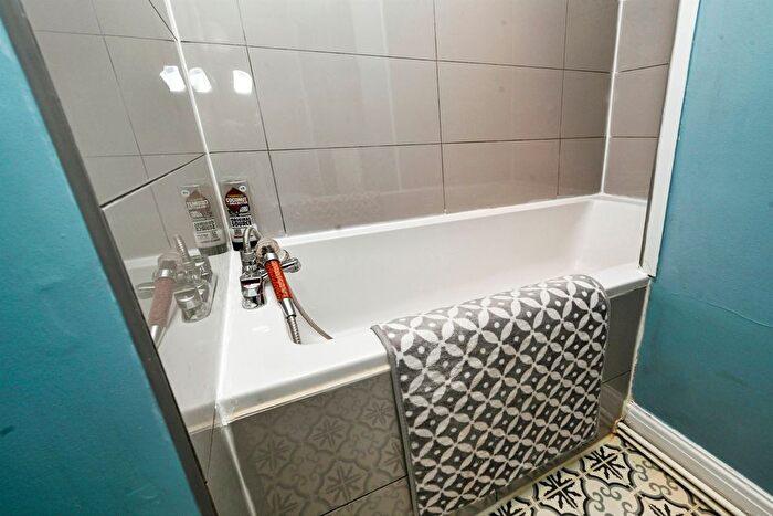 2 Bedroom End Of Terrace House For Sale In Leakes Row, Louth, LN11