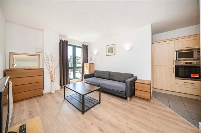 2 Bedroom Flat For Sale In Mansell Street, London, E1