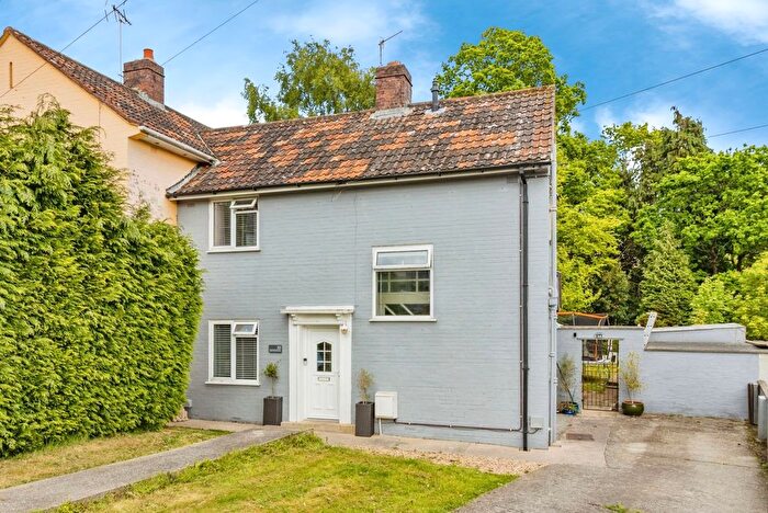 3 Bedroom Semi-Detached House For Sale In Higher Westonfields, Totnes, Devon, TQ9