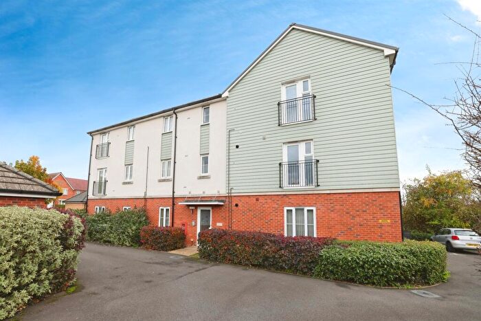 2 Bedroom Flat For Sale In Quicksilver Crescent, Andover, SP11