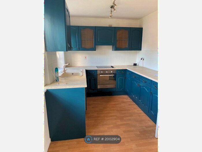 2 Bedroom Maisonette To Rent In Keats House, Crayford, Dartford, DA1