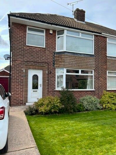 3 Bedroom Semi-Detached House To Rent In Hollys House Road, Rotherham, S65