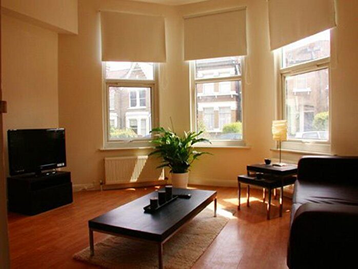 1 Bedroom Flat To Rent In Beautiful Open Plan Flat With Wood Floors, N22