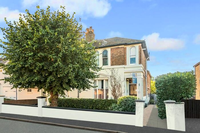 2 Bedroom Flat To Rent In Gresham Road, Staines, TW18