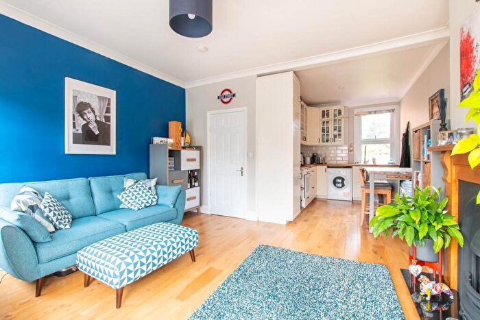 2 Bedroom Maisonette For Sale In Chapter Road, Willesden Green, London, NW2