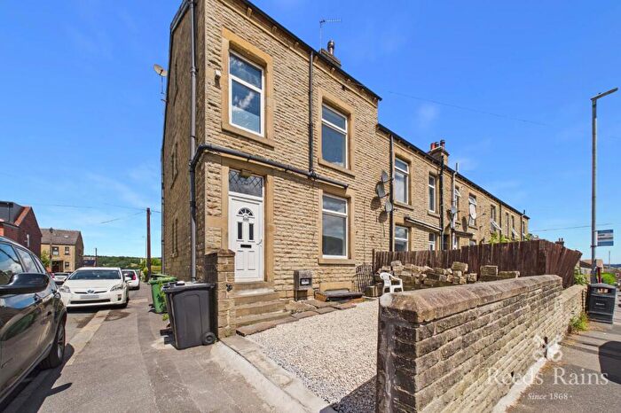 3 Bedroom End Of Terrace House To Rent In Yews Hill Road, Lockwood, Huddersfield, West Yorkshire, HD1