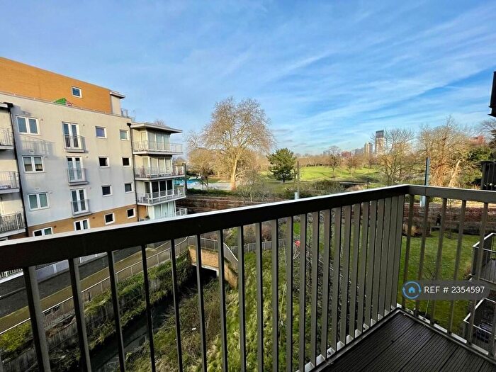 2 Bedroom Flat To Rent In Connersville Way, Croydon, CR0