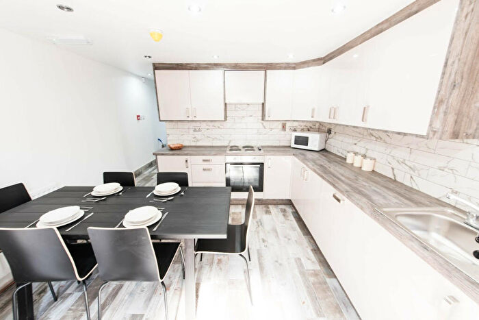 6 Bedroom Terraced House To Rent In Meadow View, Leeds, West Yorkshire, LS6