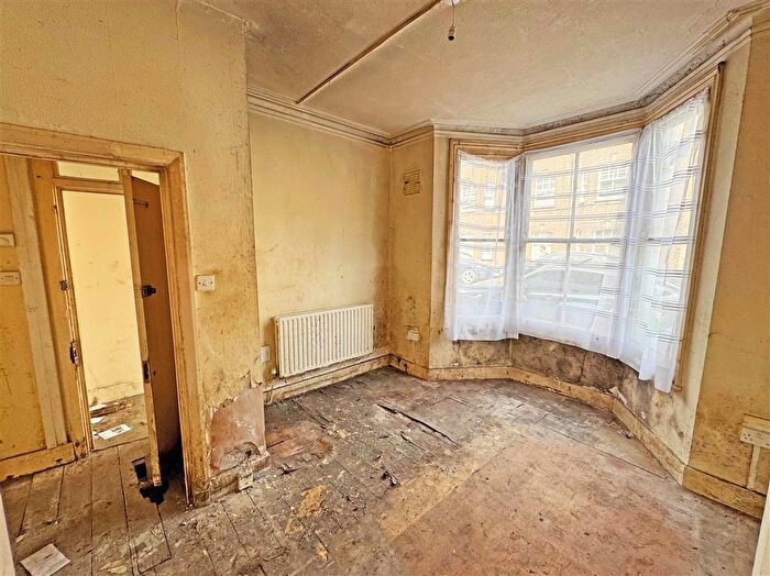 2 Bedroom Flat For Sale In Ethnard Road, Southwark, SE15