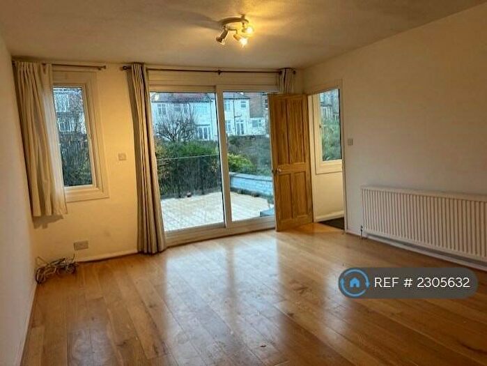 3 Bedroom Maisonette To Rent In Victoria Road, London, N22