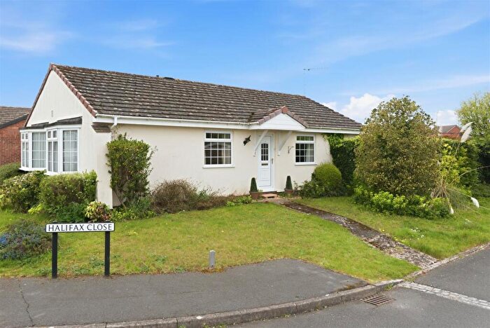3 Bedroom Detached Bungalow For Sale In Halifax Close, Wellesbourne, Warwick, CV35
