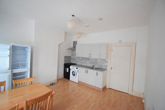 1 Bedroom Flat To Rent In York Road, Ilford, IG1