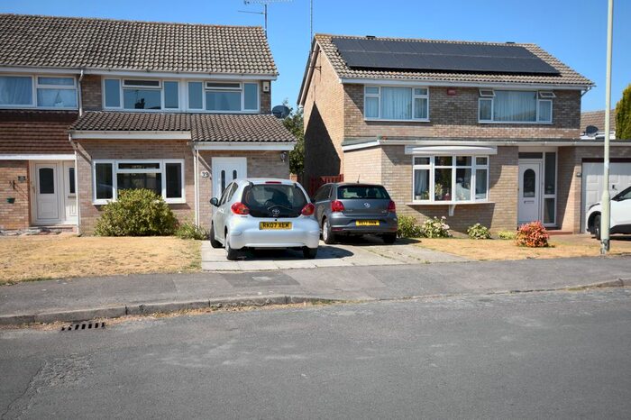 3 Bedroom Semi-Detached House To Rent In Springdale, Earley, Reading, RG6