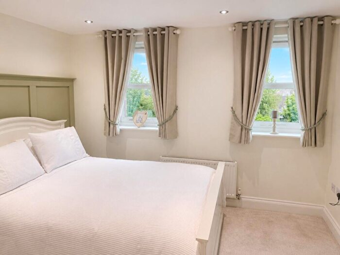 2 Bedroom Apartment For Sale In Vine Lane, Birmingham, B27