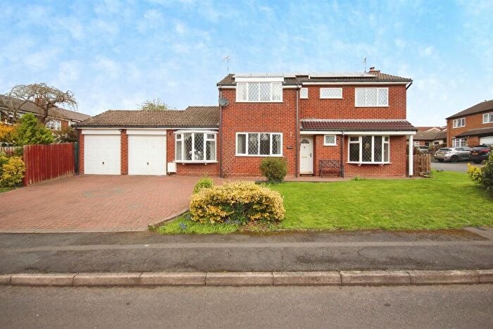 4 Bedroom Detached House For Sale In Dodd Avenue, Warwick, CV34
