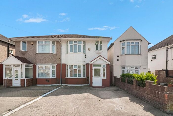 3 Bedroom Semi Detached House For Sale In Cranford Lane, Heston, TW5