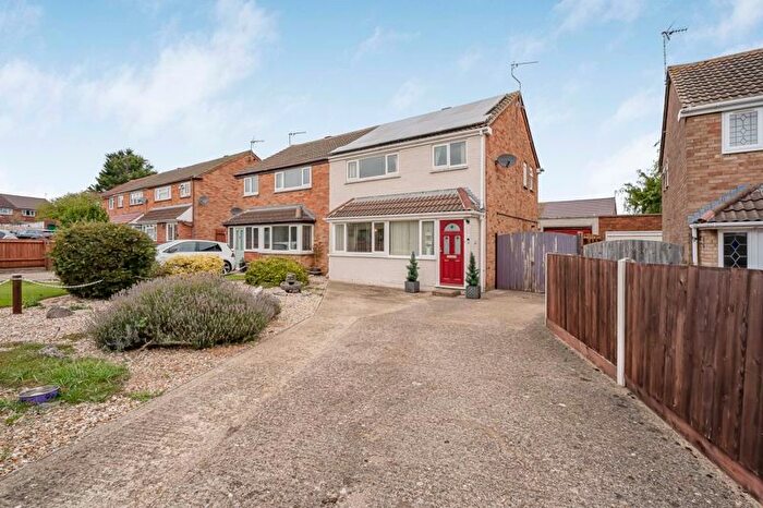 3 Bedroom Semi-detached House For Sale In Hertford Place, Bletchley, Milton Keynes, MK3
