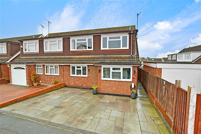 4 Bedroom Semi-Detached House For Sale In Cross Avenue, Wickford, Essex, SS12