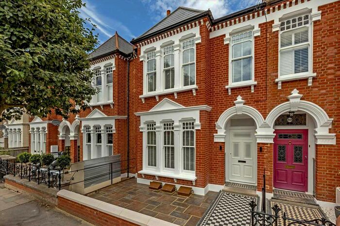 3 Bedroom Flat To Rent In Louisville Road, London, SW17