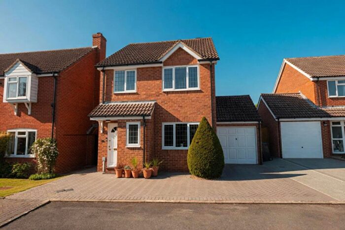 3 Bedroom Detached House For Sale In Crownfields, Weavering, Maidstone, ME14