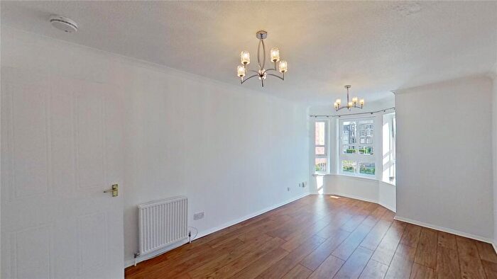 3 Bedroom Flat To Rent In Hopetoun Street, Edinburgh, EH7