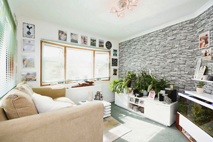 1 Bedroom Mobile/park Home For Sale In Bakers Lane, West Hanningfield, Chelmsford, CM2