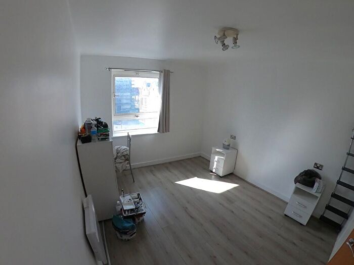 2 Bedroom Flat To Rent In Hainault Street, Ilford, London, IG1