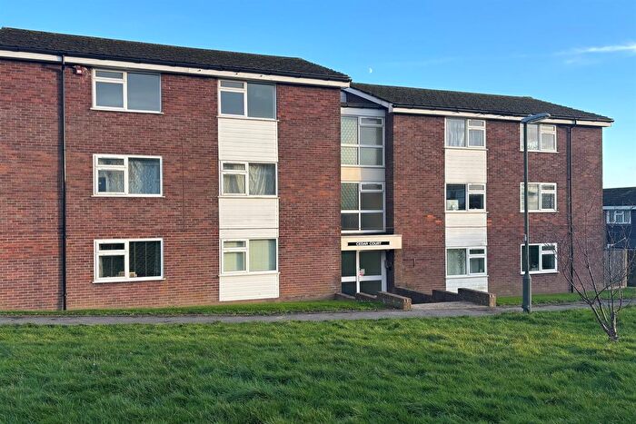 2 Bedroom Flat To Rent In Cedar Court, Petworth, West Sussex, GU28