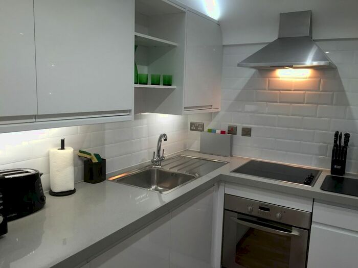 2 Bedroom Flat To Rent In Sun Lane, Harpenden, AL5