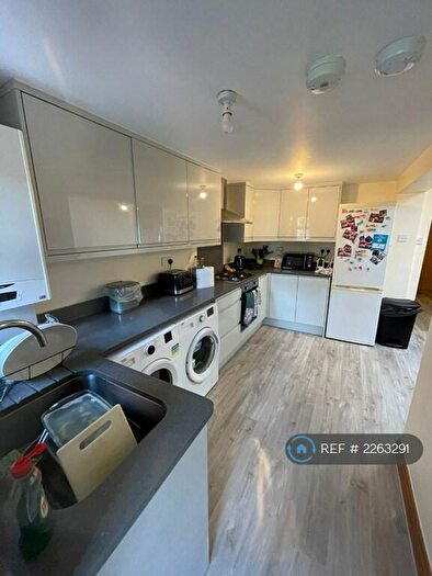 5 Bedroom Terraced House To Rent In De Beauvoir Road, Reading, RG1