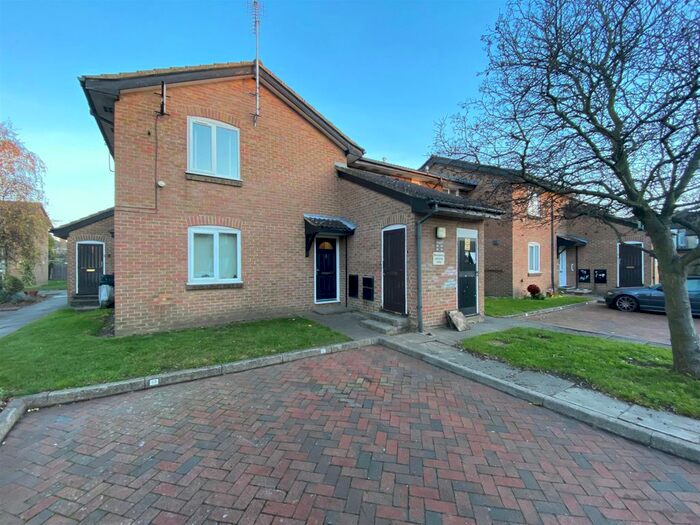 1 Bedroom Flat To Rent In Windsor Park Road, Harlington, Middlesex UB3