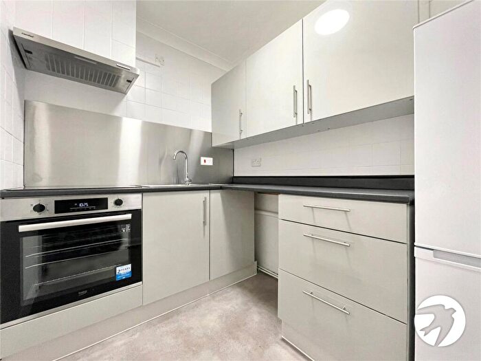 1 Bedroom Flat To Rent In Erith Road, Bexleyheath, Kent, DA7