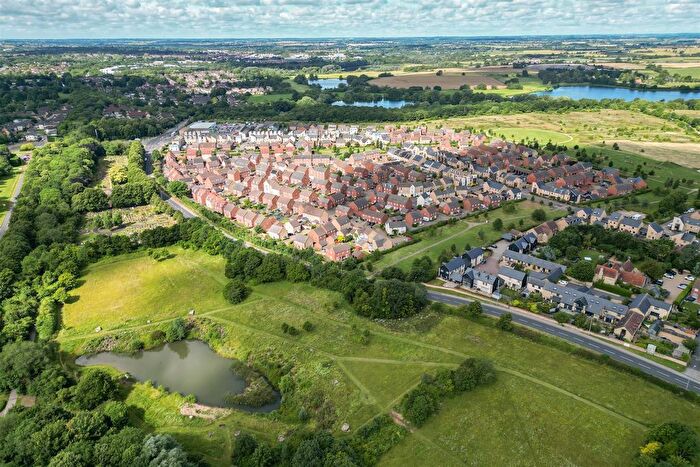 4 Bedroom Detached House For Sale In Aran Court, Oakridge Park, Milton Keynes, MK14