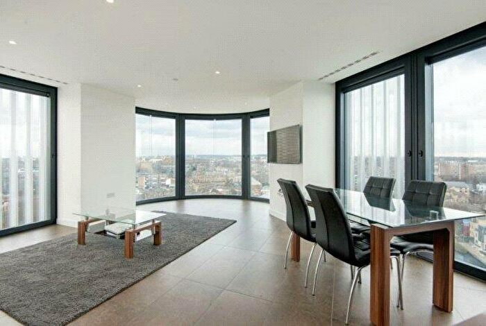 3 Bedroom Apartment To Rent In City Road, London, EC1V