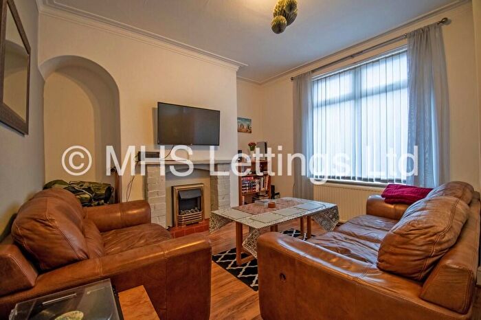 3 Bedroom Terraced House To Rent In Clarkson View, Leeds, LS6