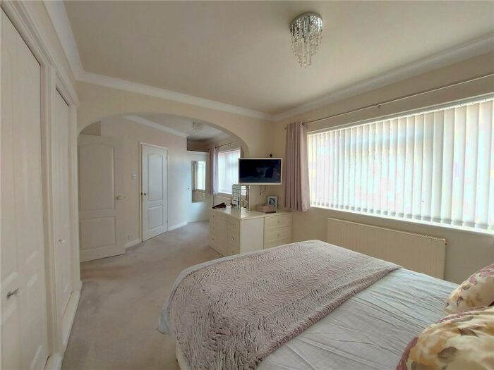 5 Bedroom Bungalow For Sale In Sandy Lane, Upton, Poole, BH16