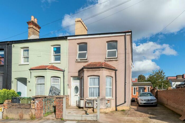 2 Bedroom Apartment To Rent In Leopold Road, London, E17