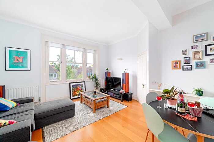 2 Bedroom Flat To Rent In Belsize Park Gardens, Belsize Park, NW3