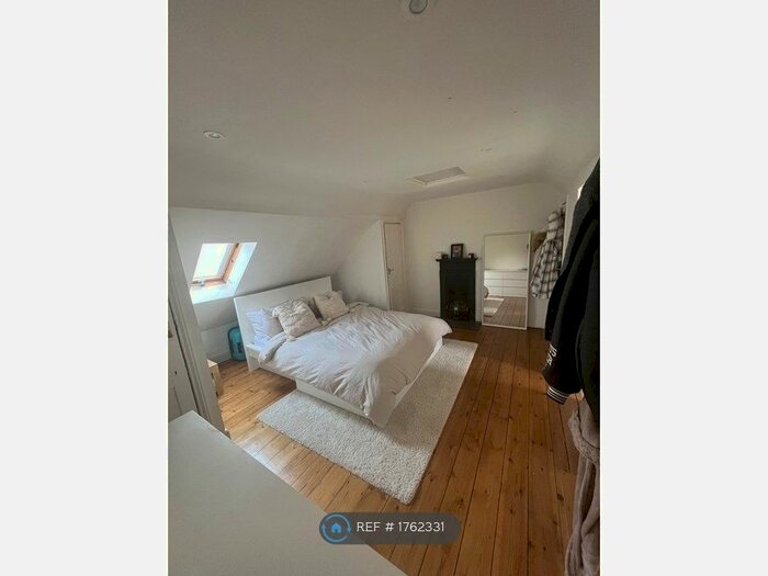 2 Bedroom Flat To Rent In Barcombe Avenue, London, SW2