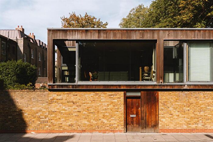 2 Bedroom House For Sale In Darnley Road, Hackney, E9