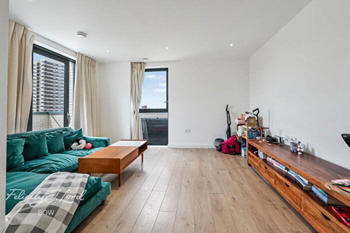 2 Bedroom Apartment For Sale In St Pauls Way, London, E3