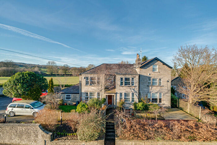 2 Bedroom Apartment For Sale In Dacre Banks, Harrogate, North Yorkshire, HG3