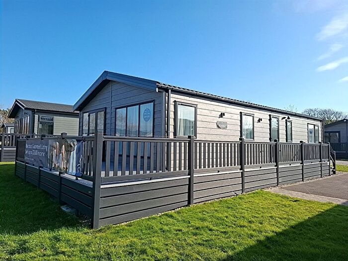 2 Bedroom Mobile/park Home For Sale In Lanteglos, Fowey, PL23