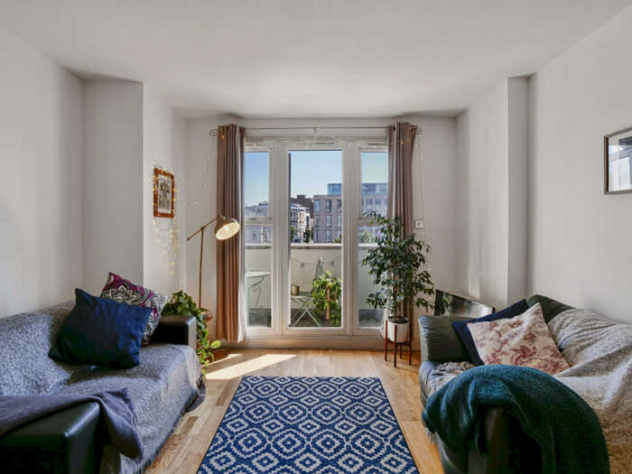 2 Bedroom Apartment To Rent In Farringdon Road, Farringdon, EC1M