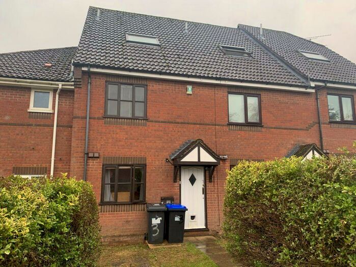 2 Bedroom Flat To Rent In Cook Close, Daventry, NN11