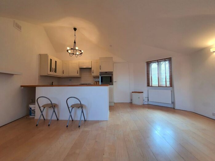 2 Bedroom Flat To Rent In Wandsworth Road, London, SW8